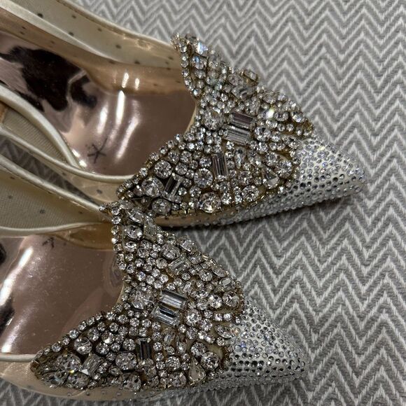 Badgley Mischka Quintana Crystal Embellished Pointed Pump Ivory Satin Size 6.5 - Picture 7 of 7